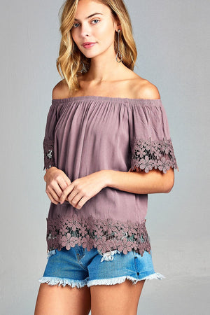 Ladies fashion off the shoulder w/sleeve and hem crochet lace crinkle gauze woven top
