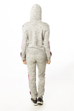 Ladies fashion 2 pc fleece sets w/ 2 front pockets, fur line hood & applique