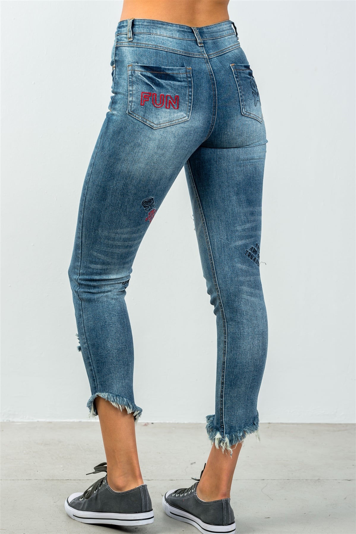 Ladies fashion denim distressed & graphic frayed hem skinny jeans