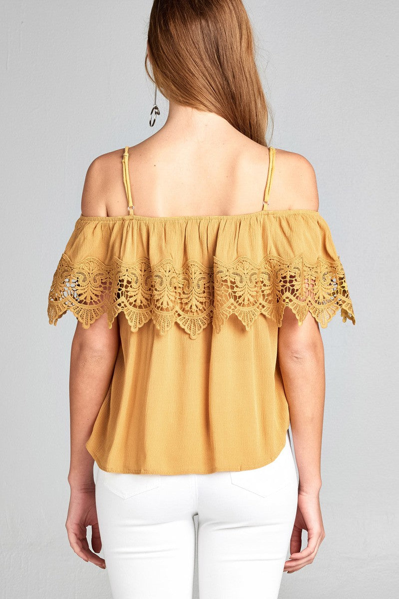 Ladies fashion open shoulder flounce w/crochet lace crinkle gauze woven top